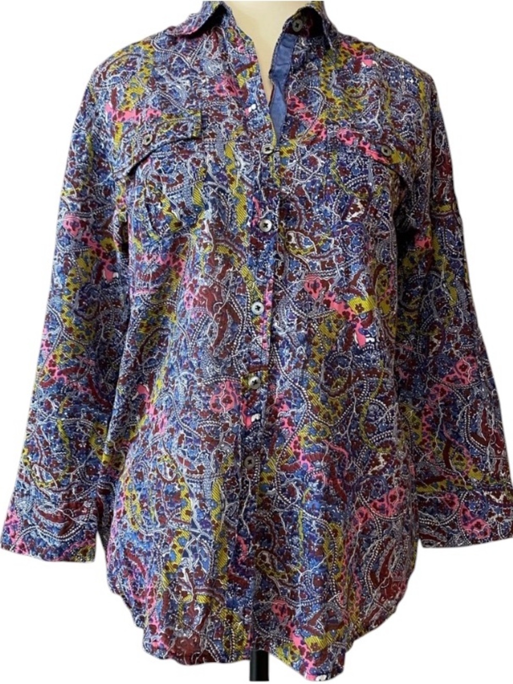100% cotton Women’s Button up shirt thin breezy fabric EUC Size XS fits M